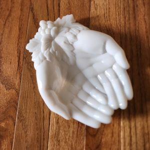 Vintage Westmoreland milkglass cupped hands trinket dish soap dish